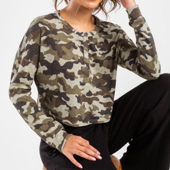 NWT! Camo Long Sleeve Ribbed Long Sleeve - Picture 1 of 4